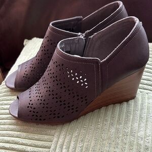 Women's Peep-Toe Wedge Shoes